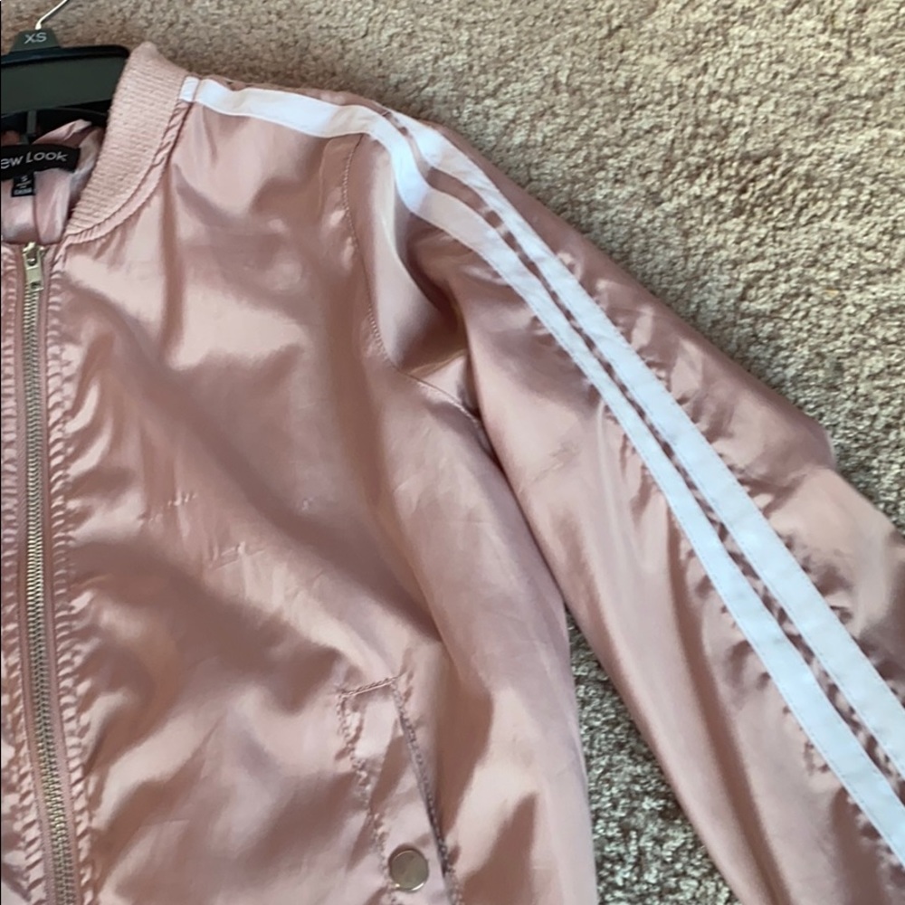 A jacket - Picture 2 of 3